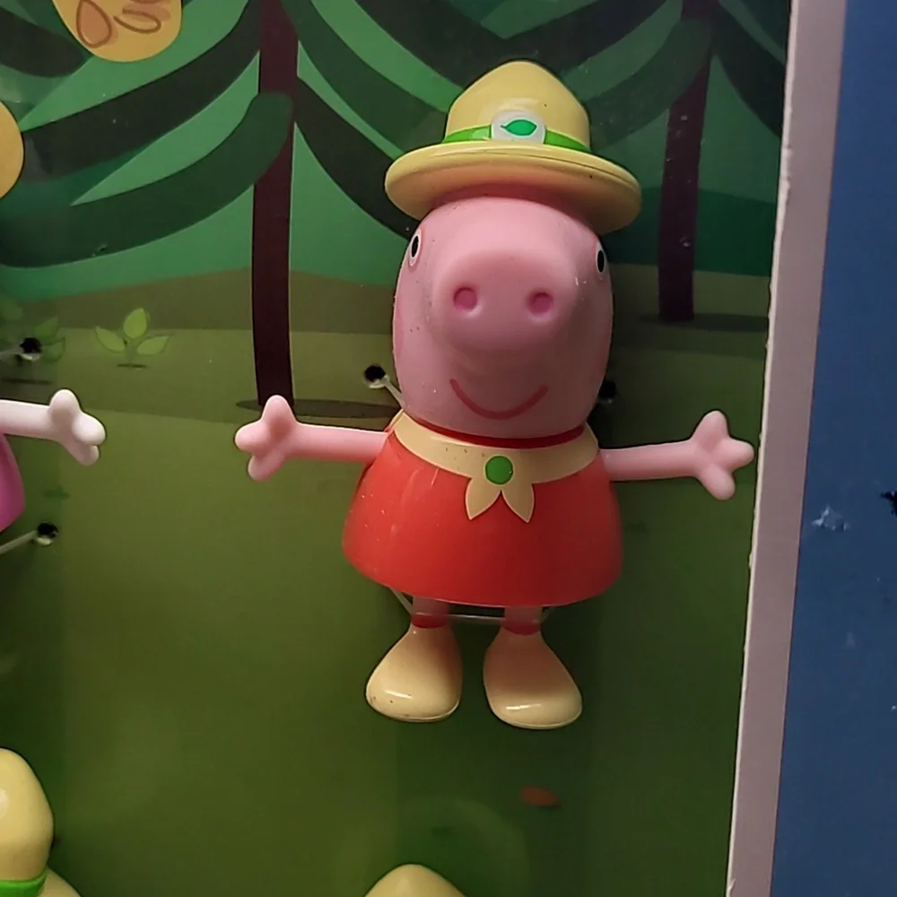 NIB Peppa Pig Peppa's Nature Day Woodland Club Pig Figures New - Picture 3 of 6